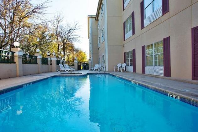 Country Inn & Suites by Radisson Round Rock TX - Photo4