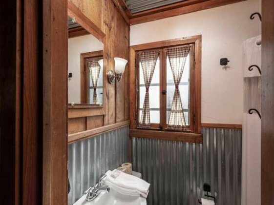 Apache Village 2 King Studio Midtown Sleeps 2 - Photo5