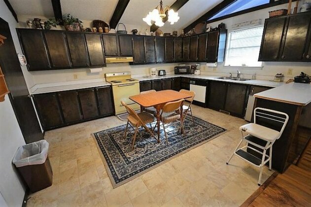 Aztex Retreat - Three Bedroom - Photo4