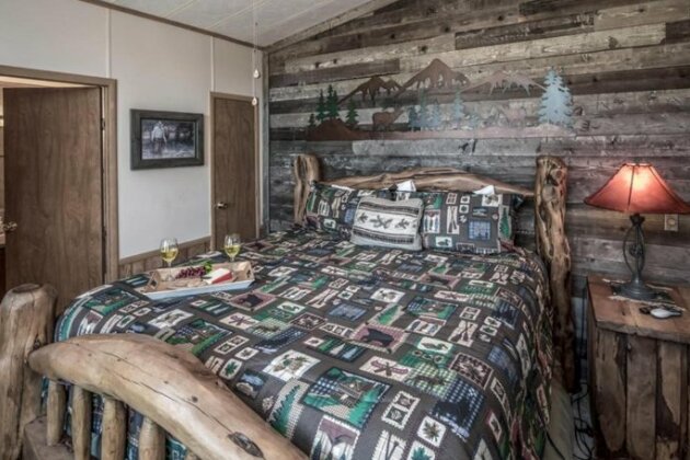 Buckhorn Cabin - Three Bedroom - Photo2