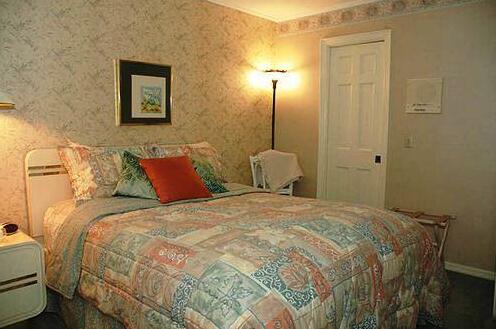 Southern Comfort Bed & Breakfast - Photo4