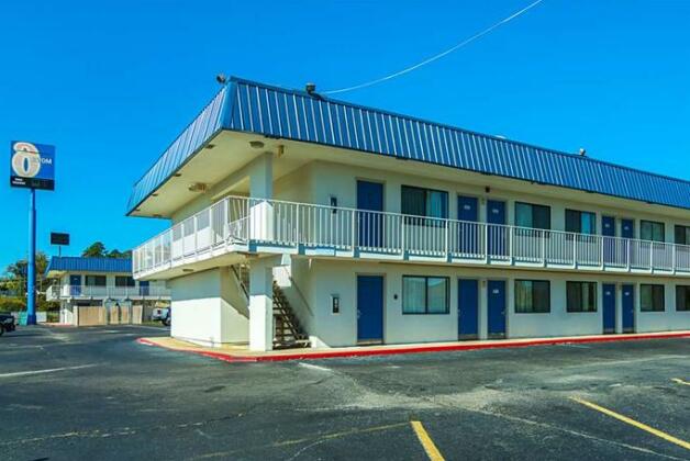 Motel 6 Russellville - Photo2
