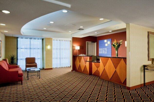 Holiday Inn Express Sacramento Convention Center - Photo2