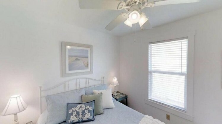 A Saltwater Cottage 4 Bedrooms 2 Bathrooms Home - Photo4