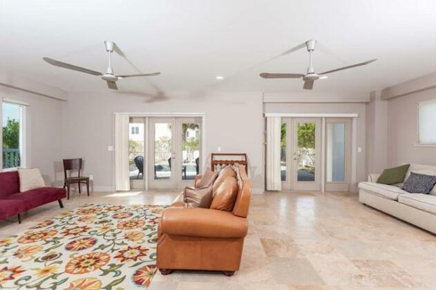 Augustine Sunset Holiday Home - Photo4