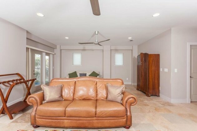 Augustine Sunset Holiday Home - Photo5