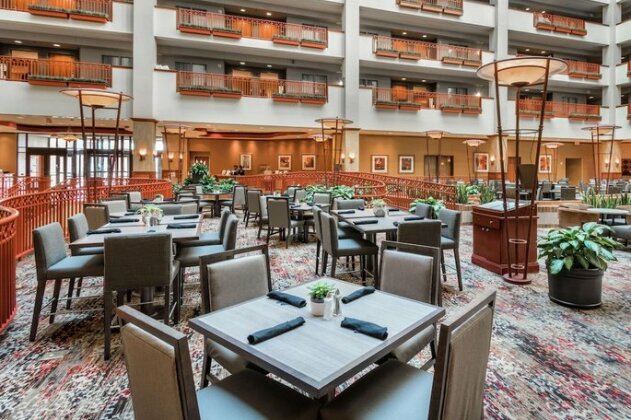 Embassy Suites St Louis-St Charles Hotel & Spa - Photo4