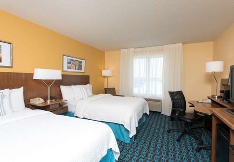 Fairfield Inn and Suites by Marriott Chicago St Charles - Photo4
