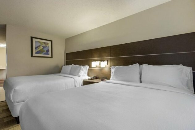 Holiday Inn Express & Suites Chicago West - St Charles - Photo3