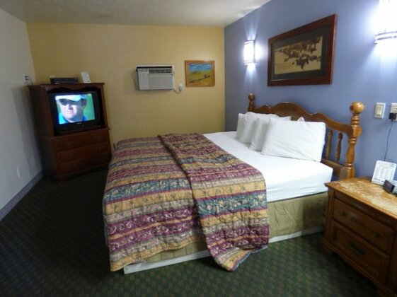 Coronada Inn & Suites - Photo5
