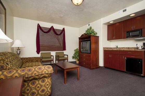 St George Inn and Suites - Photo5
