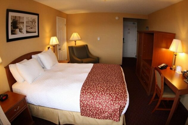 Budget Host Inn & Suites - Photo4