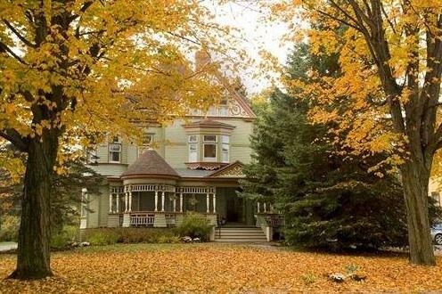 Estabrook House Bed and Breakfast - Photo2
