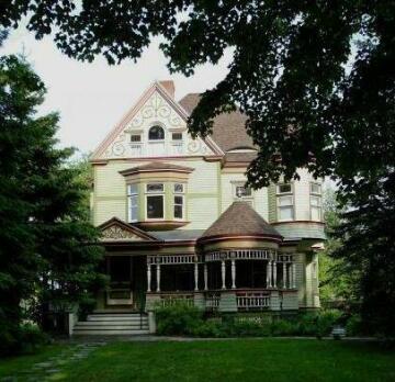 Estabrook House Bed and Breakfast