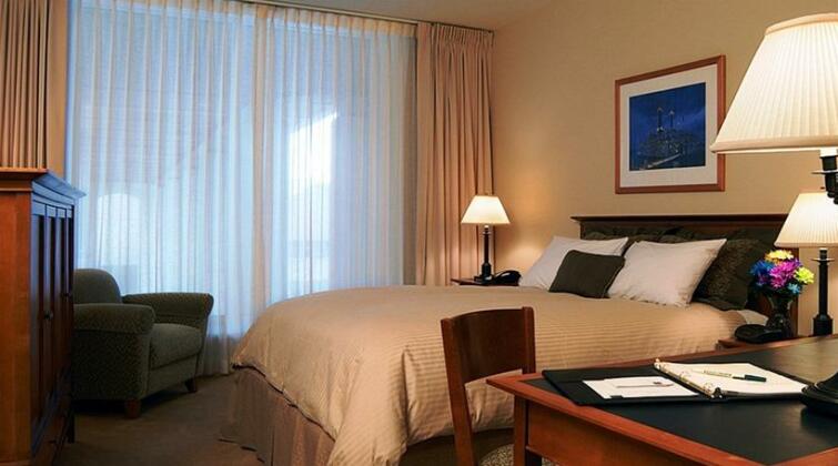 Charles F Knight Center Guest Rooms Clayton Missouri - Photo4