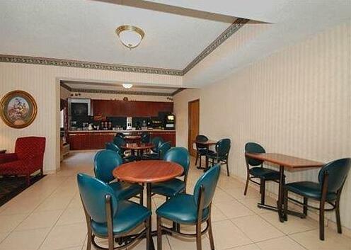 Holiday Inn Express & Suites St Marys - Photo4