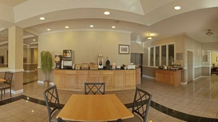 Cumberland Inn & Suites - Photo2
