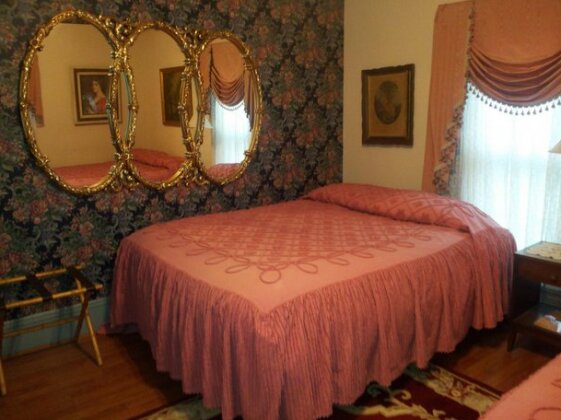 Goodbread House Bed and Breakfast - Photo3