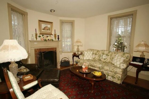 Parsonage Inn Bed and Breakfast - Photo3