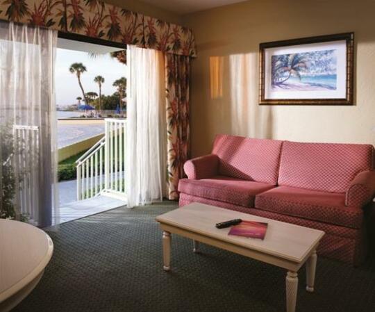 Alden Suites - A Beachfront Resort - Photo5
