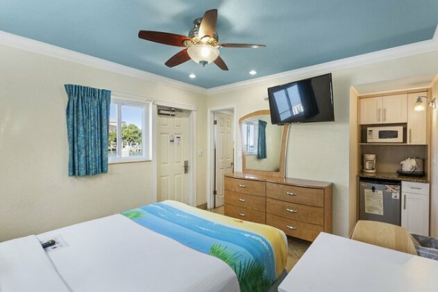 Bay Palms Waterfront Resort - Hotel and Marina - Photo4