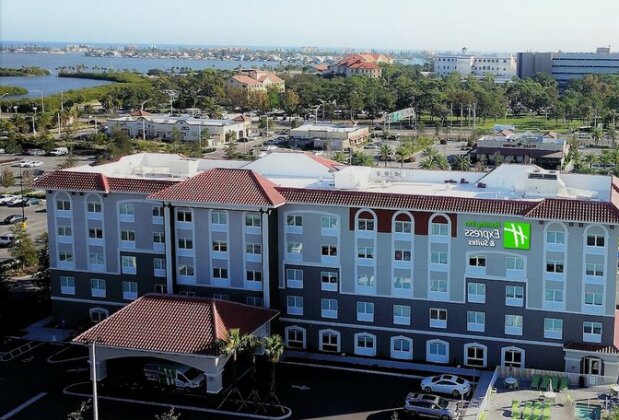 Holiday Inn Express & Suites - St Petersburg - Seminole Area - Photo2
