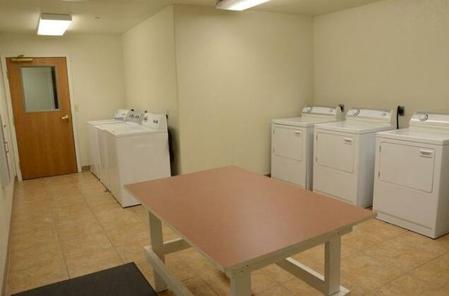 All Towne Suites - Photo3