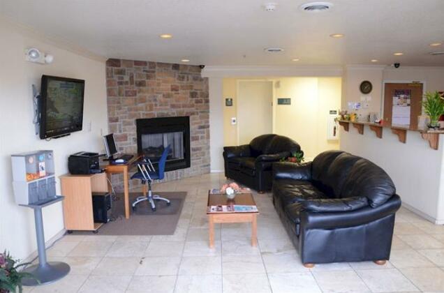 All Towne Suites - Photo5