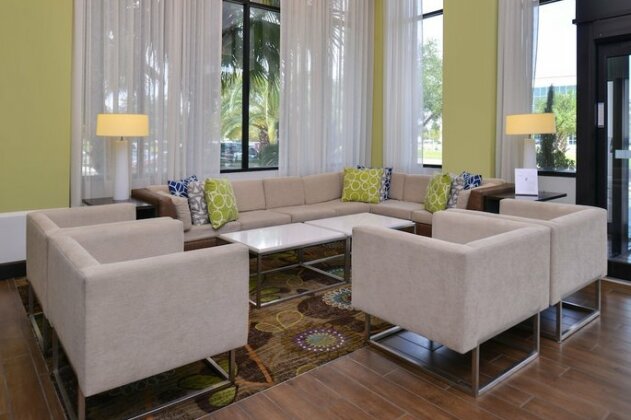 Holiday Inn Express and Suites New Orleans Airport - Photo5