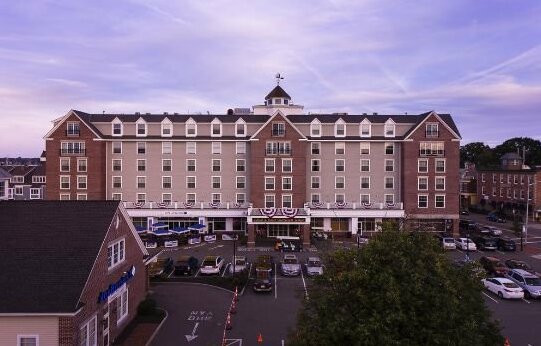 Salem Waterfront Hotel & Suites