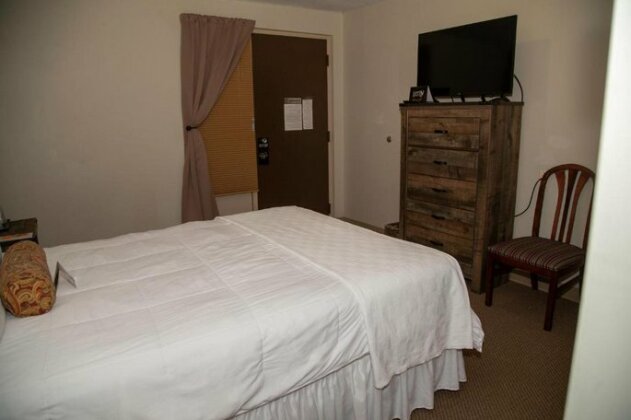 The Stables Inn & Suites - Photo4