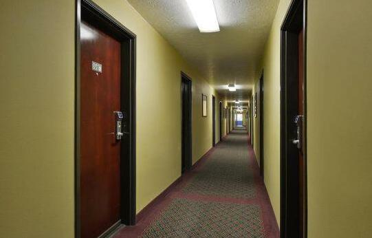 Capital Inn & Suites Salem - Photo2