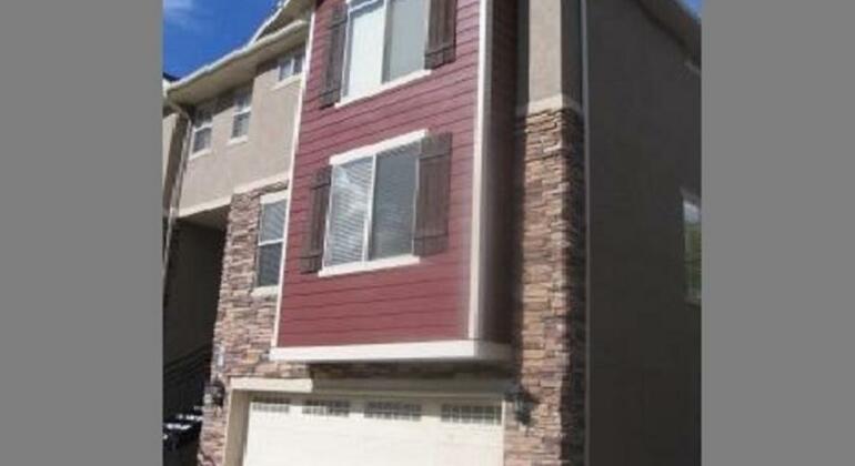 Downtown Spacious 2-bedroom Condo by Wasatch Vacation Homes