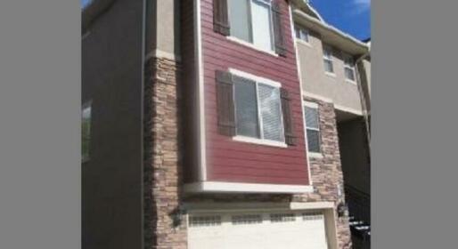 Downtown Spacious 2-bedroom Condo by Wasatch Vacation Homes