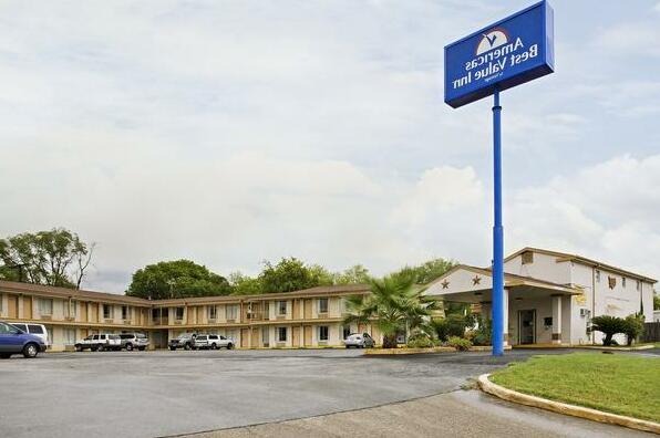 Americas Best Value Inn San Antonio Ft Sam Houston - Photo4