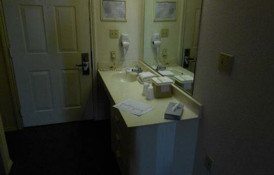 Antonian Inn And Suites - Photo5