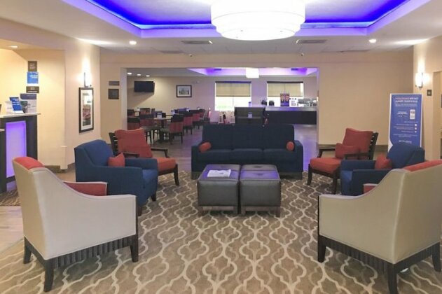 Comfort Inn & Suites Near Six Flags & Medical Center - Photo3
