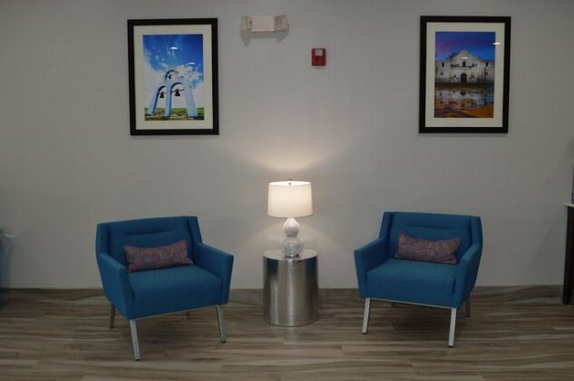 Comfort Inn & Suites Selma near Randolph AFB - Photo2