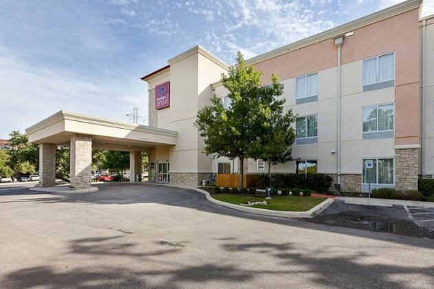 Comfort Suites Medical Center Near Six Flags