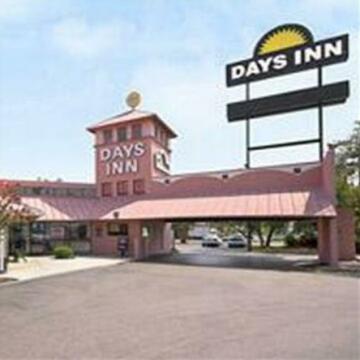 Days Inn Coliseum AT&T Center Hotel