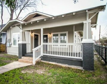 Hackberry St A Renovated 2BR/2BA Near Downtown