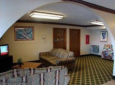 Hallmark Inn and Suites - Photo4