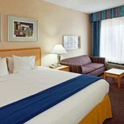 Holiday Inn Express Hotel & Suites San Antonio - Rivercenter Area - Photo2
