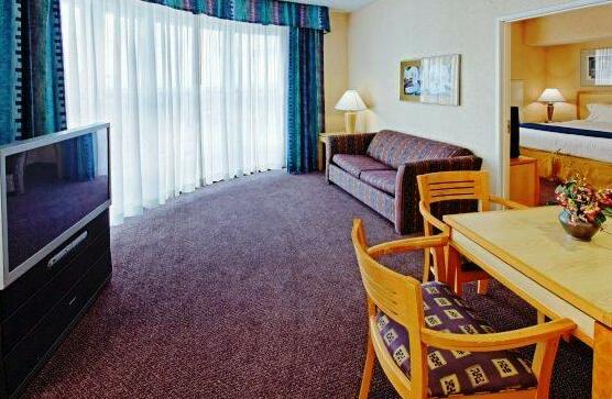 Holiday Inn Express Hotel & Suites San Antonio - Rivercenter Area - Photo5