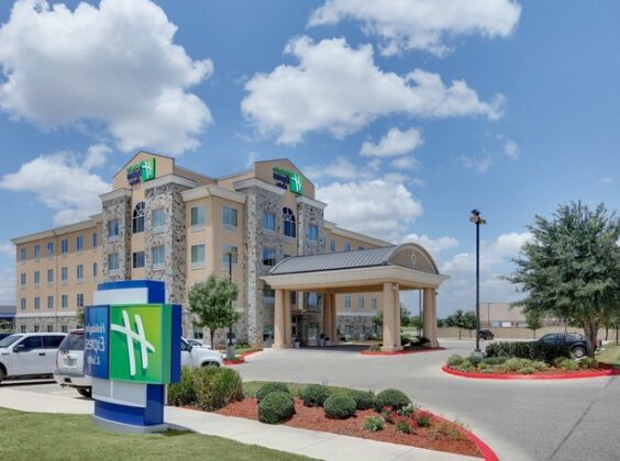 Holiday Inn Express & Suites San Antonio Brooks City Base - Photo2