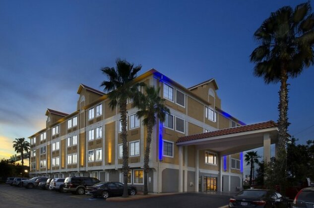 Holiday Inn Express & Suites San Antonio - Downtown Market Area