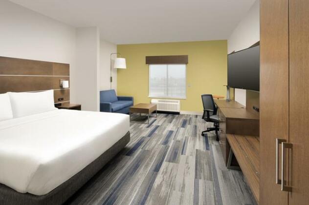 Holiday Inn Express & Suites San Antonio North-Windcrest - Photo5