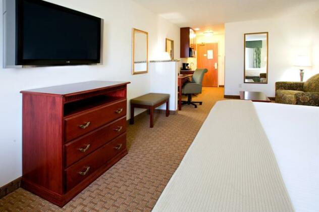 Holiday Inn Express & Suites Selma - Photo3