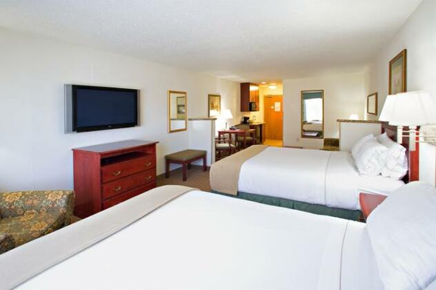 Holiday Inn Express & Suites Selma - Photo4