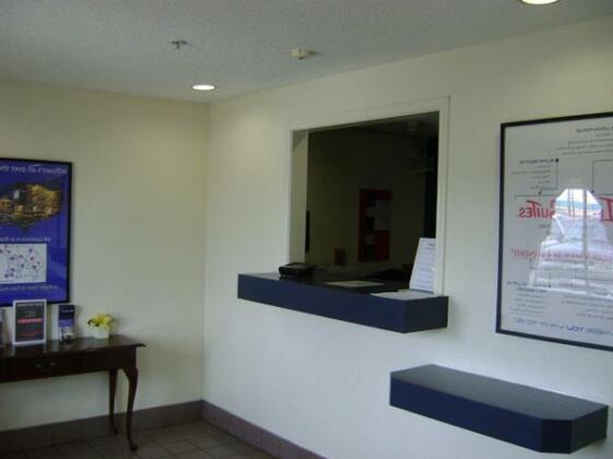 InTown Suites Extended Stay San Antonio TX- Perrin Beitel Road - Photo4